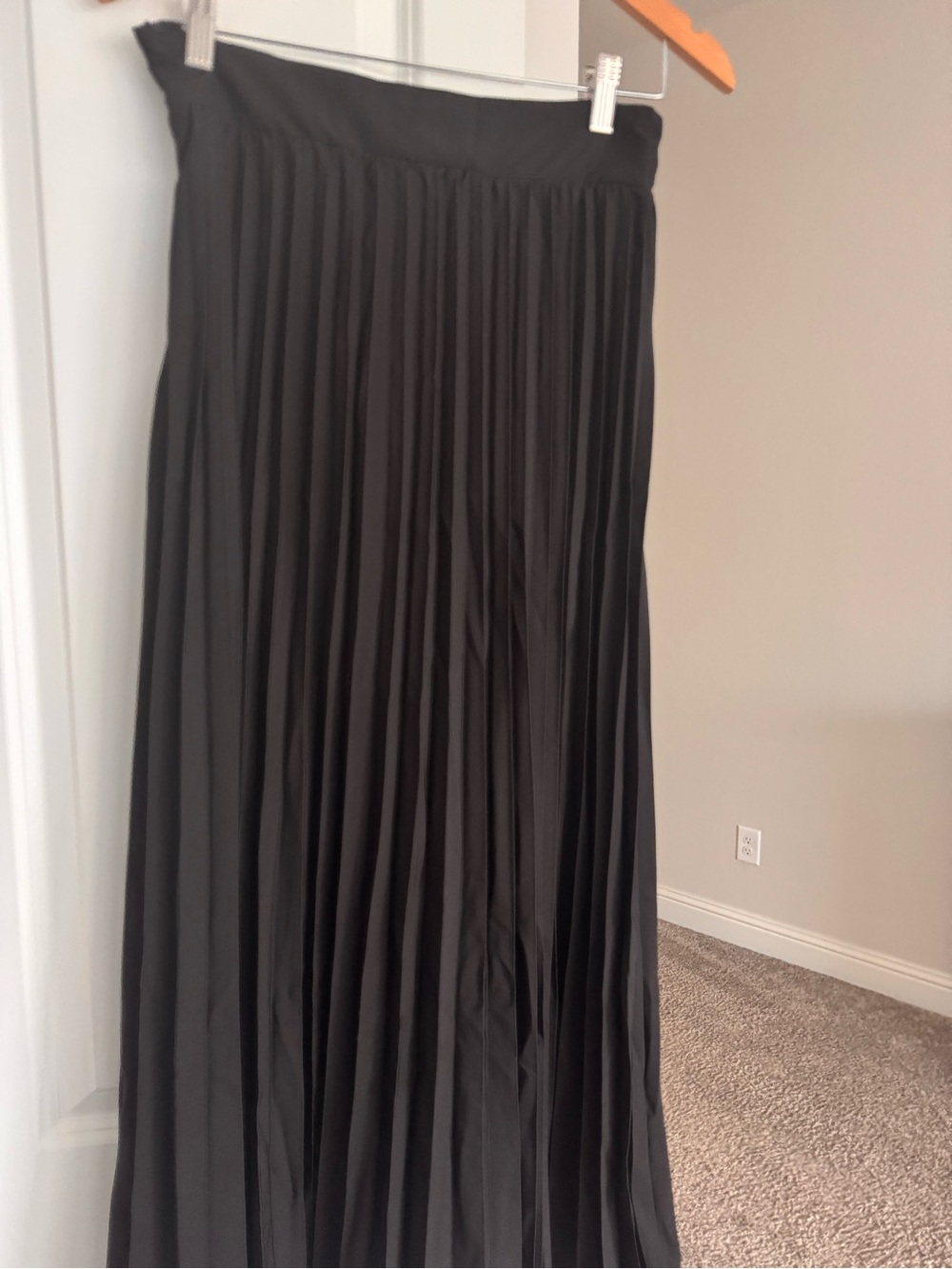 Black Pleated Maxi Skirt w belt- Women